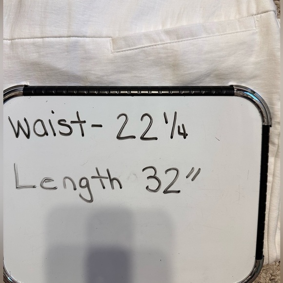 White Chico’s Travelers Collection Straight Leg Pants. Size 4 or XXL - Picture 6 of 8